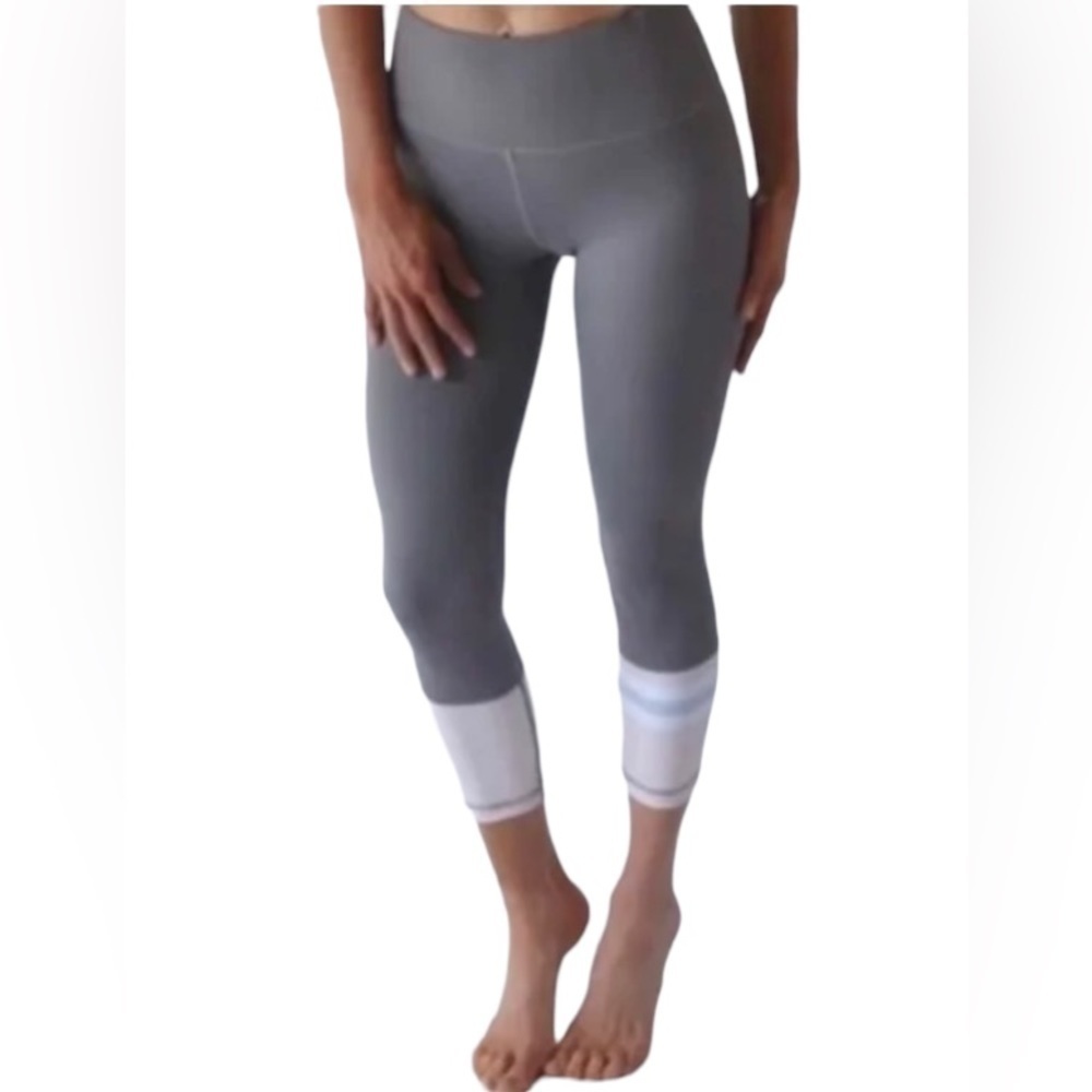 Zyia Spring Fever Light N Tight Leggings Gray Pink Striped Capri Colorbl…